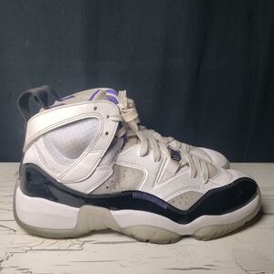 Nike Air Jordan Jumpman Two Trey Sneakers in Men's size 8